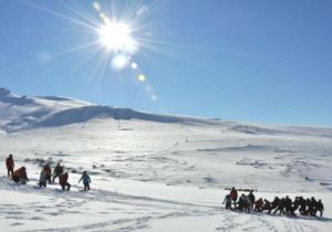 Öztürk'ten dağcılara övgü